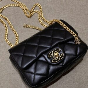 replica chanel 22p enamel bag